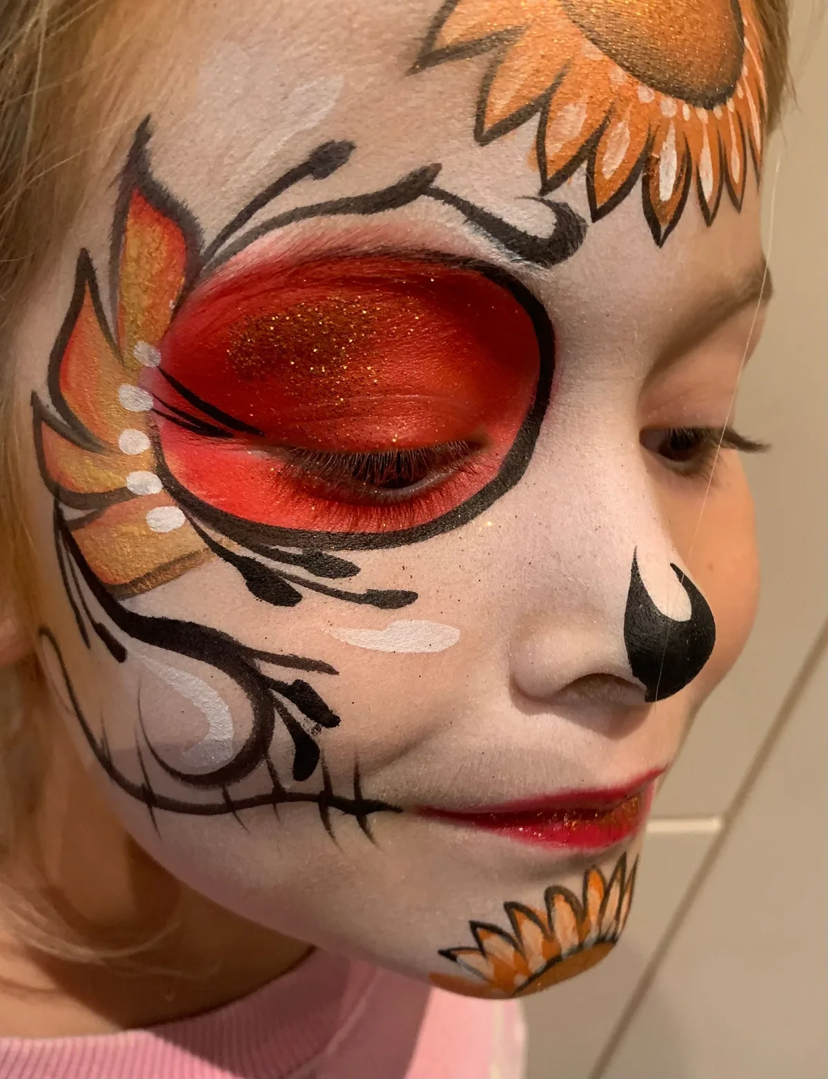 Maquillage de papillon coloré