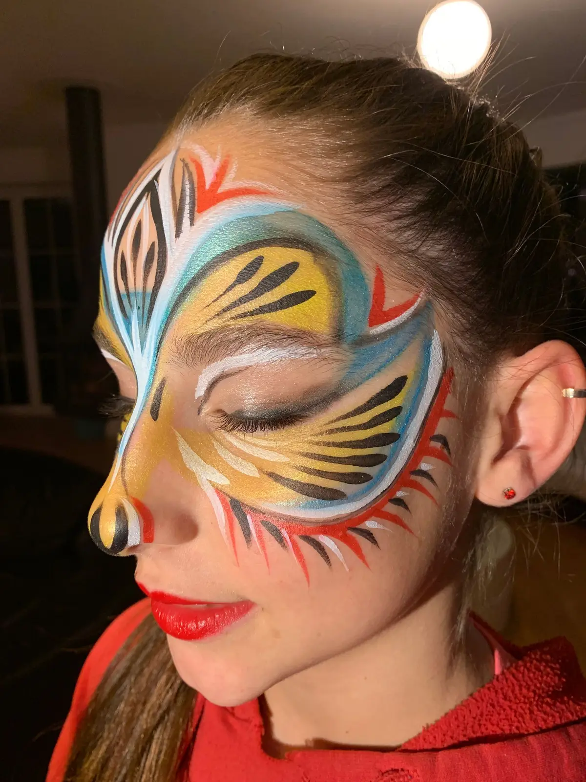 Body painting artistique sur le bras
